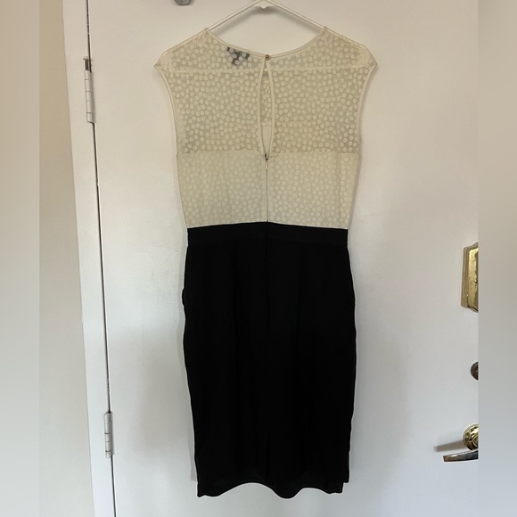 Le Château Dress - Picture 3 of 7